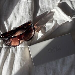 Dezi Sunglasses (BLOCKEDT)